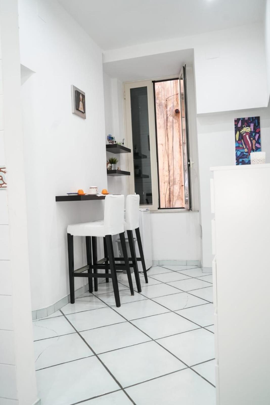 Casa Vacanza La Spagnola เนเปิลส์ ภายนอก รูปภาพ