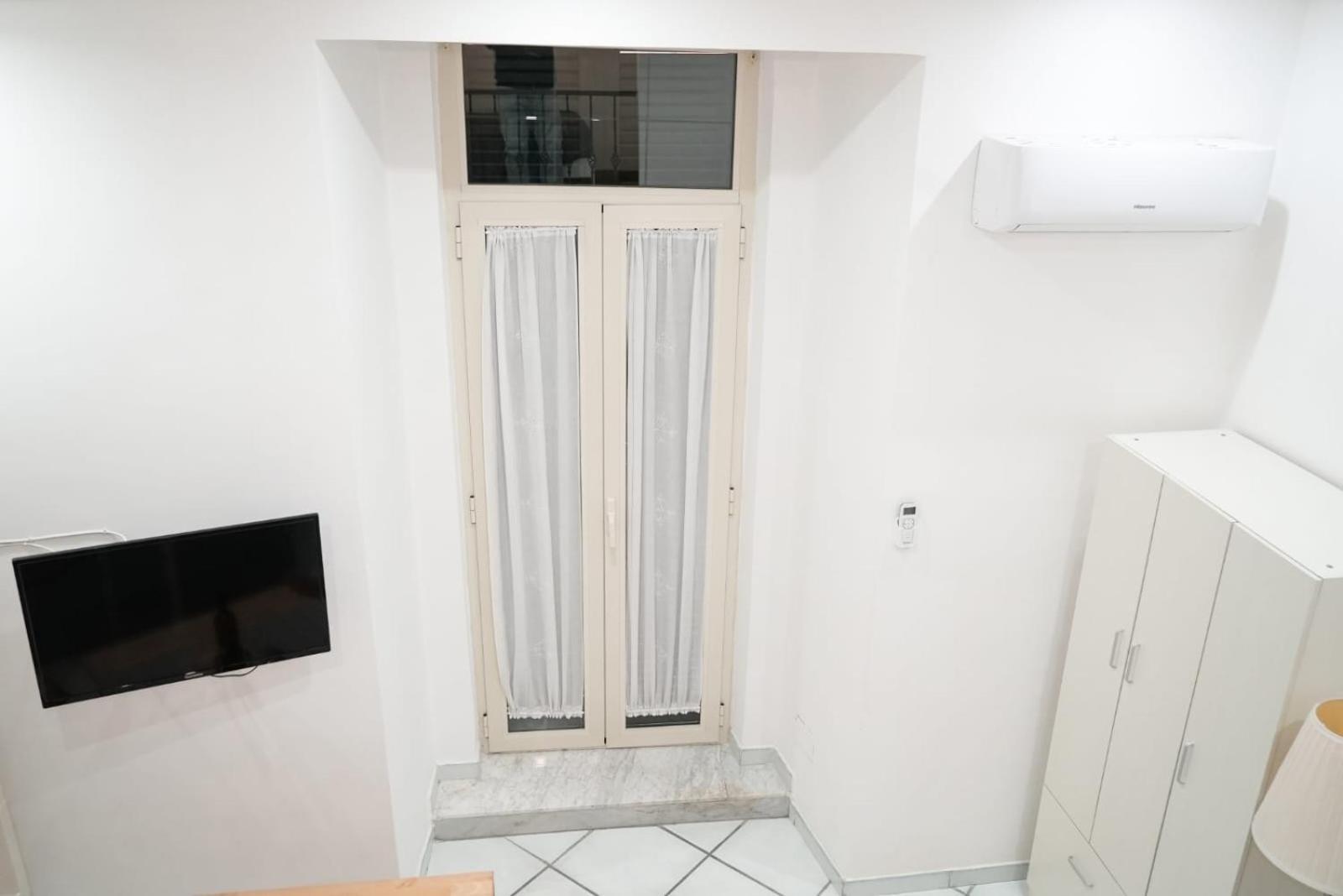 Casa Vacanza La Spagnola เนเปิลส์ ภายนอก รูปภาพ