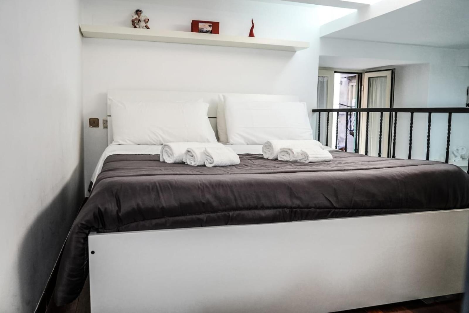 Casa Vacanza La Spagnola เนเปิลส์ ภายนอก รูปภาพ