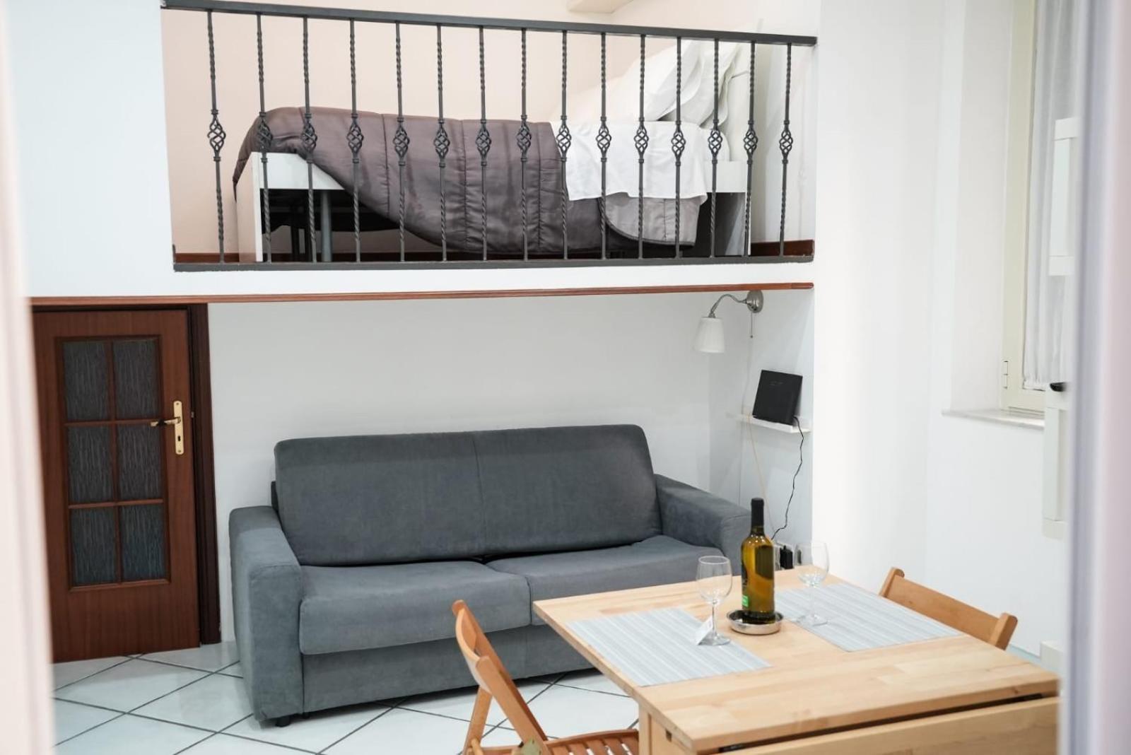 Casa Vacanza La Spagnola เนเปิลส์ ภายนอก รูปภาพ